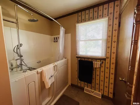 1103 Washington St, Eldorado, IL 62930 photo 19