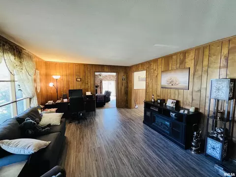 1103 Washington St, Eldorado, IL 62930 photo 14
