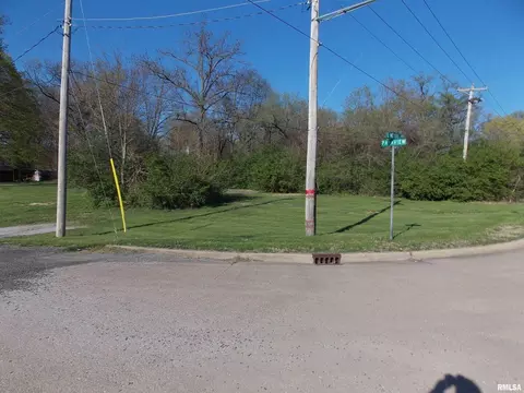 11 Parkview Dr, Centralia, IL 62801