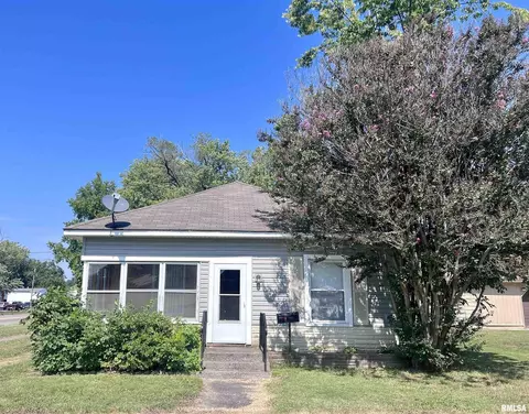 215 W 5th St, West Frankfort, IL 62896