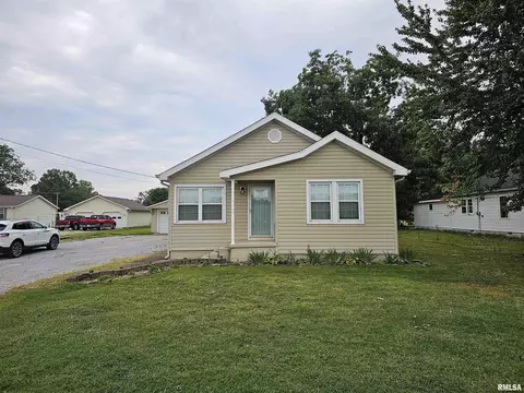 744 E 12th St, Metropolis, IL 62960