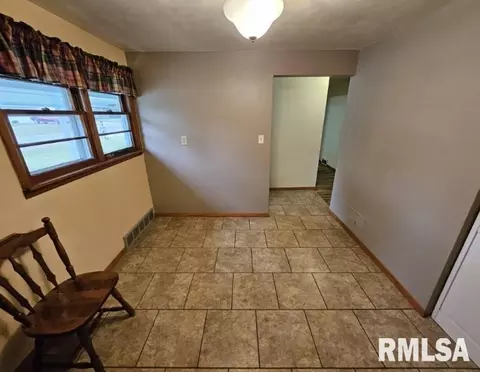 7 Evergreen Pl, Mount Vernon, IL 62864 photo 4