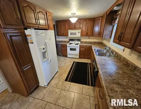 7 Evergreen Pl, Mount Vernon, IL 62864 photo 3