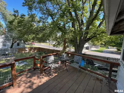 516 E Locust St, Salem, IL 62881 photo 22