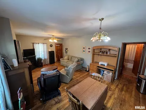 516 E Locust St, Salem, IL 62881 photo 6