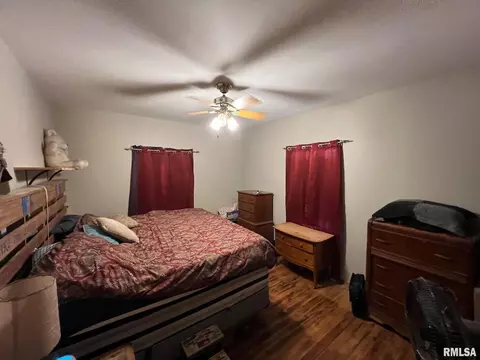 516 E Locust St, Salem, IL 62881 photo 12