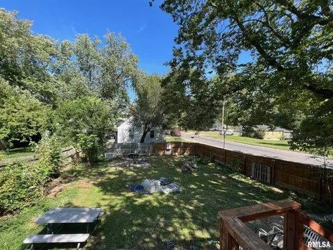516 E Locust St, Salem, IL 62881 photo 23