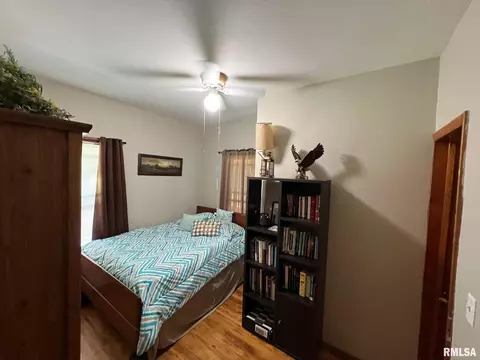 516 E Locust St, Salem, IL 62881 photo 16