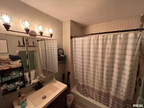 516 E Locust St, Salem, IL 62881 photo 15
