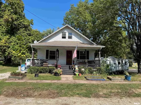 516 E Locust St, Salem, IL 62881
