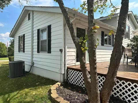607 W Spring St, Anna, IL 62906 photo 3