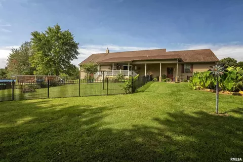 209 Vine St, New Burnside, IL 62967