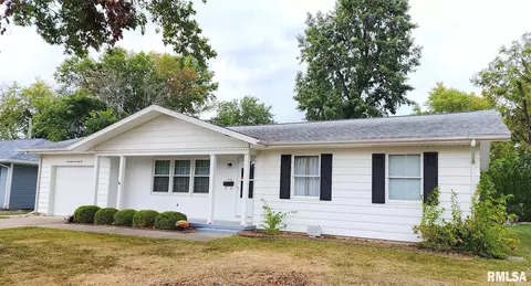 1772 Frazier Ave, Centralia, IL 62801