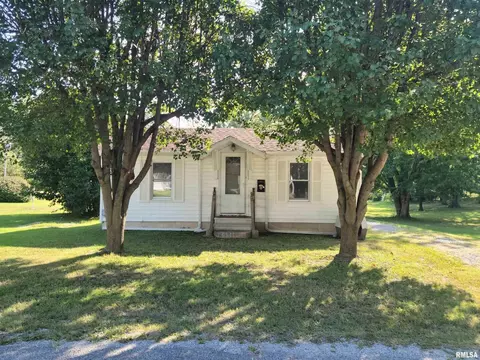 506 N 9th St, Benton, IL 62812
