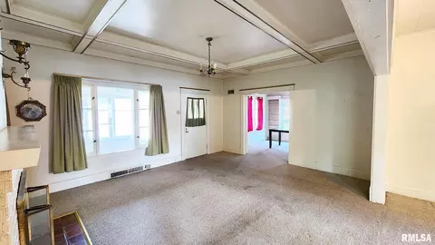 617 E Broadway, Centralia, IL 62801 photo 9