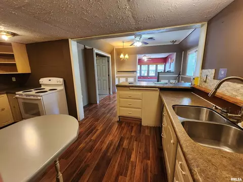 606 S Washington Ave, Dowell, IL 62927 photo 9
