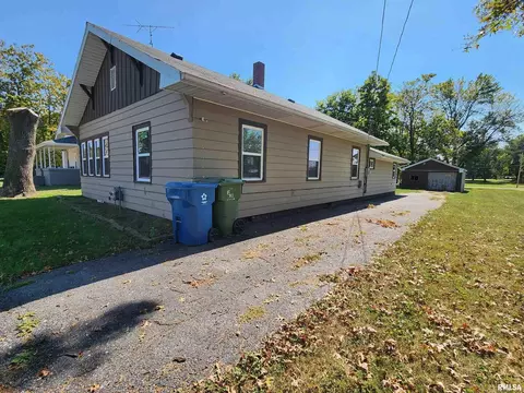 606 S Washington Ave, Dowell, IL 62927 photo 3