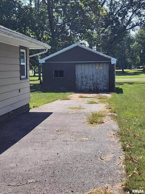 606 S Washington Ave, Dowell, IL 62927 photo 5