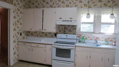 503 E 3rd South St, Tamaroa, IL 62888 photo 8