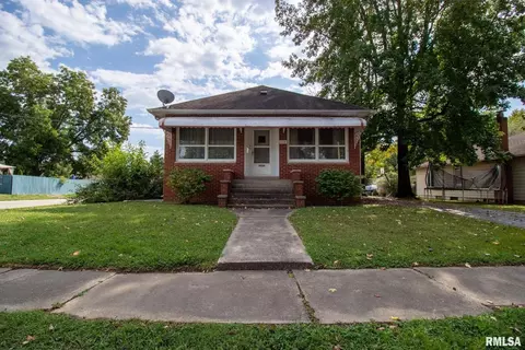 608 E 5th St, West Frankfort, IL 62896