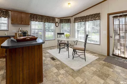 202 E Patrick St, Marion, IL 62959 photo 6