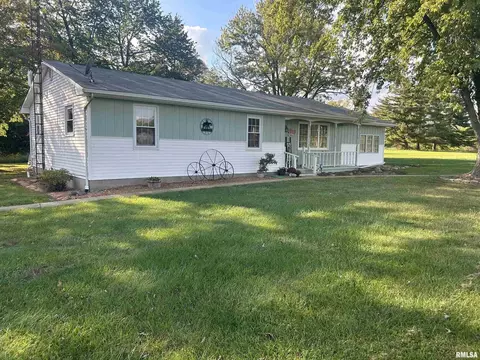 607 Meador Rd, Iuka, IL 62849