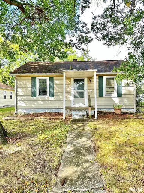 322 S 2nd St, Marion, IL 62959
