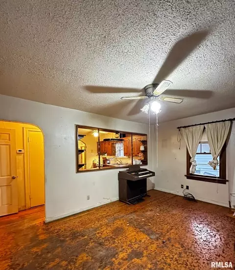 322 S 2nd St, Marion, IL 62959 photo 3