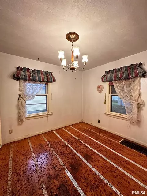 322 S 2nd St, Marion, IL 62959 photo 10