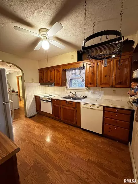 322 S 2nd St, Marion, IL 62959 photo 5