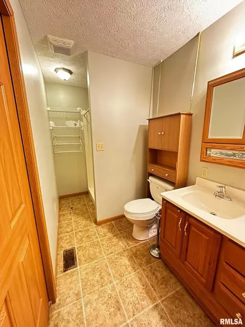 322 S 2nd St, Marion, IL 62959 photo 8