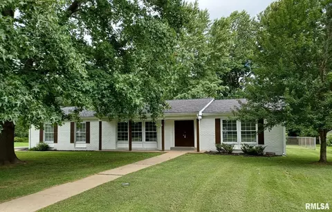 211 Westernaire Dr, Marion, IL 62959