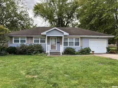 815 W Allmon St, Salem, IL 62881