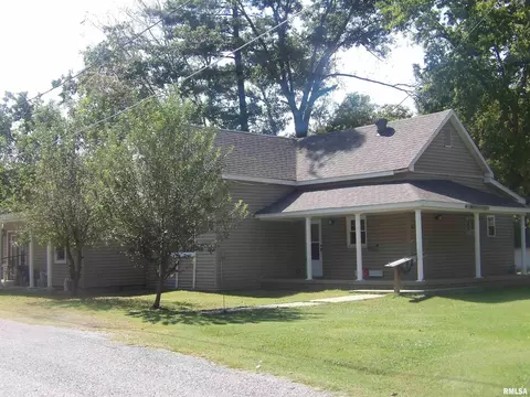 404 W Webster St, Benton, IL 62812
