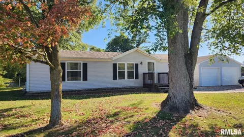 8897 E Meadows Rd, Dix, IL 62830