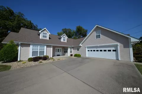 9760 E Richview Rd, Mount Vernon, IL 62864