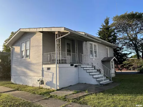 14 W Baker St, Harrisburg, IL 62946