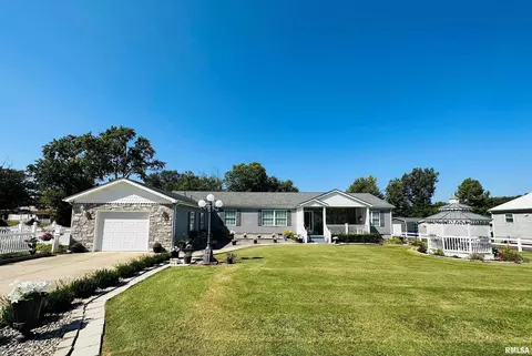 1217 S Holland St, Harrisburg, IL 62946