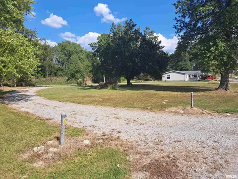 9320 E Chestnut Rd, Mount Vernon, IL 62864