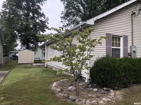 808 E Carter St, Marion, IL 62959 photo 8