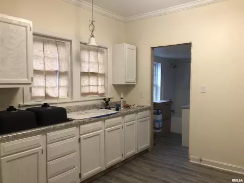 808 E Carter St, Marion, IL 62959 photo 3