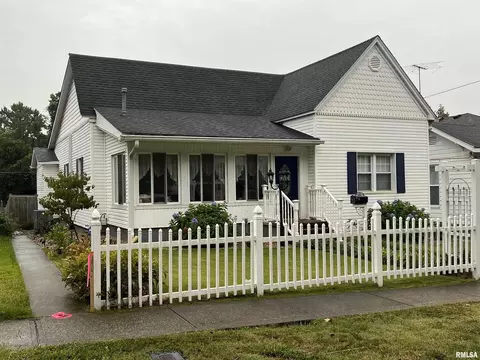 21 W South St, Harrisburg, IL 62946