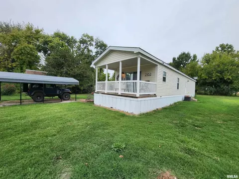 2162 Grand Ave, Eldorado, IL 62930