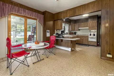 301 N Division St, Pittsburg, IL 62974 photo 9