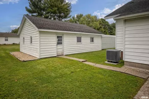301 N Division St, Pittsburg, IL 62974 photo 28
