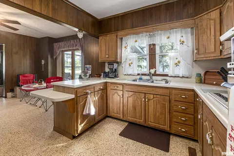 301 N Division St, Pittsburg, IL 62974 photo 12