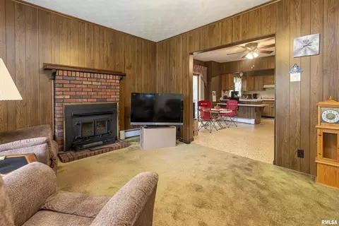 301 N Division St, Pittsburg, IL 62974 photo 5