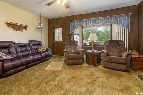301 N Division St, Pittsburg, IL 62974 photo 6