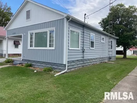 526 E Smith St, Benton, IL 62812