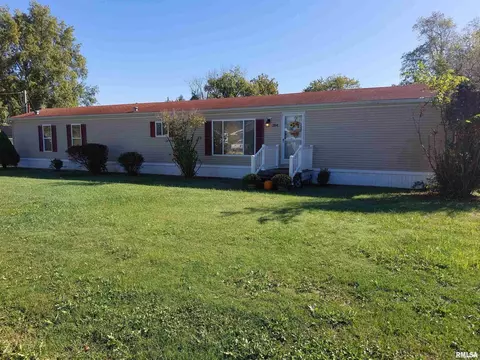 204 S Gum St, Belle Rive, IL 62810